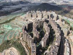 Bùng nổ giá nhà, một ngọn núi tại Trung Quốc bị bê tông hoá