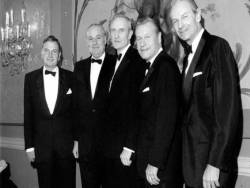 Từ chối kết giao với 2 loại người, giàu có chỉ là kết quả phụ của sự siêng năng