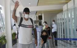 Không gì tuyệt hơn khi được kẹt lại ở đảo thiên đường