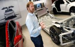 10 năm kinh nghiệm quản lý tại Tesla, xây dựng đội ngũ bán hàng đạt doanh thu 2 tỷ USD mỗi năm