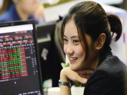 Bứt phá ngoạn mục gần 28%, VN-Index là chỉ số chứng khoán tăng mạnh thứ 2 trên Thế giới trong nửa đầu năm 2021