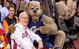 Warren Buffett giải thích khi nào nên trả cổ tức