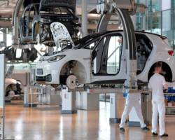 VW cắt giảm hoạt động sản xuất do tình trạng thiếu chip ô tô dai dẳng