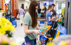 Một nửa thuộc về Mỹ, đế chế bán lẻ Walmart tiếp tục xếp thứ nhất, không có Google, Facebook hay Microsoft