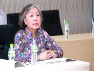 “Nữ cường nhân” 70 tuổi vẫn đam mê chơi Facebook, không có chức vụ cụ thể nhưng nói gì 5 Chủ tịch/Giám đốc kiêm con cái phải nghe theo răm rắp