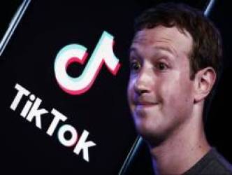 Màn ‘quỳ sụp’ nhận thua ê chề hay chiêu trò lôi kéo người dùng của Mark Zuckerberg?