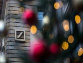 Deutsche Bank sa thải 4 sếp cấp cao vì rủ nhau đi CLB thoát y nhưng xài tiền công quỹ