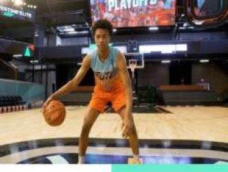 Nam sinh 17 tuổi kiếm thu nhập 100.000 USD/năm nhờ chơi bóng rổ cho một học viện thể thao được Jeff Bezos tài trợ