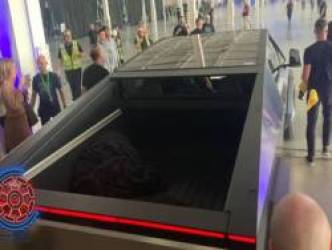 được lắp ráp sơ sài, màu còn không đồng nhất