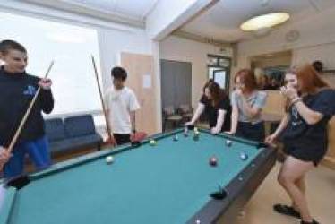 Một nhóm học sinh châu Á dự định hoàn thành toàn bộ chương trình trung học bằng tiếng Phần Lan ở Janakkala – “Có sáu nồi cơm điện trong một căn hộ cho năm nữ sinh”