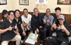 CEO VNG cùng CEO Tập đoàn chip hơn 1.000 tỷ USD của Mỹ đi ăn uống tại quán vỉa hè Hà Nội