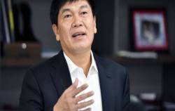 Con tôi muốn làm cũng phải từ nhỏ mà lên, không thể nghiễm nhiên ngồi ngay vị trí cao cấp