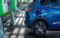 Nhờ khoản lợi nhuận khác và cho VinFast đặt trạm sạc, một công ty xăng dầu thoát lỗ