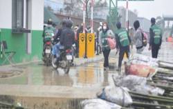 Sự thật hình ảnh kho chất đầy hàng “vì đơn vị vận chuyển vỡ trận, sau Tết mới ship” khiến dân tình hoang mang