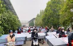 Muôn kiểu thưởng Tết gây chú ý