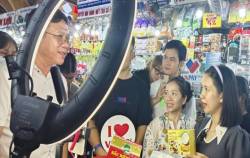 Chủ doanh nghiệp trở thành diễn viên livestream bán hàng