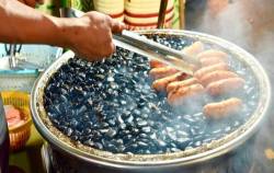 Cà phê ớt, lạp xưởng nướng đá, trà chanh giã tay cho đến Mixue, Haidilao đều ‘nóng rẫy’