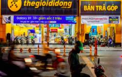 Bị Shopee, Lazada “gặm nhấm” thị phần, Thế Giới Di Động thực thi chiến lược “nước chảy chỗ trũng”, dừng cuộc chiến giá