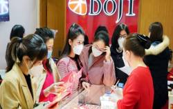 Giá vàng tăng vùn vụt trong năm 2023, DOJI bất ngờ báo lãi giảm hơn 50%, chỉ bằng 25% lợi nhuận của đối thủ PNJ