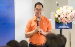 “Muốn lương 10.000 USD, hãy tắt điện thoại đi và bớt hóng các bình luận trên MXH”