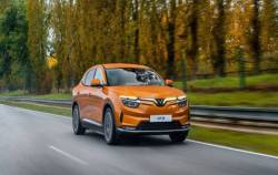 Doanh thu của VinFast tăng trưởng 3 chữ số quý thứ ba liên tiếp kể từ khi niêm yết, số lượng xe bàn giao tăng 444%