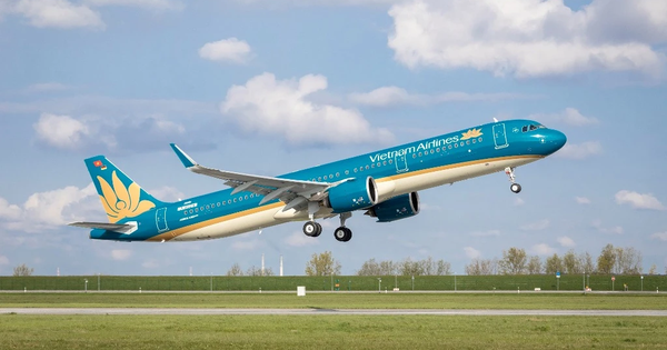 Cổ phiếu Vietnam Airlines ‘cất cánh’ trở lại, tăng trần sau khi vốn hóa đã ‘bay’ hơn 30.000 tỷ trong chưa đầy một tháng