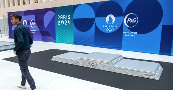 Tái chế 100 tấn chai làm 11.000 ghế cho khán giả Thế vận hội, nơi ở chính thức của Tổng thống Pháp cũng tin dùng