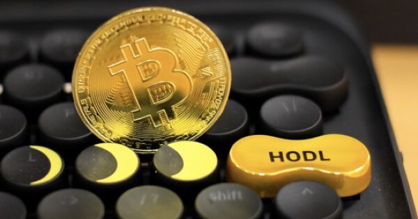 Nhiều ví Bitcoin triệu USD bất ngờ ‘thức giấc’ trong một tuần