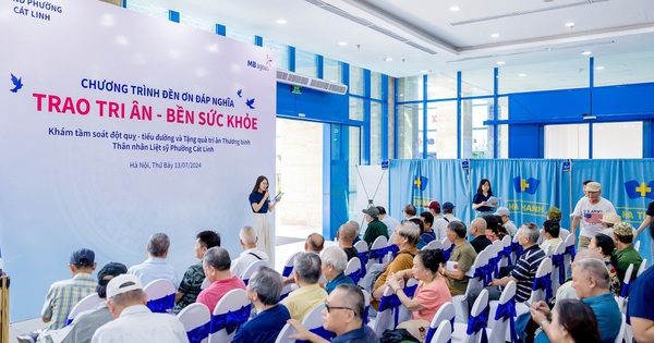 MB Ageas Life thăm khám sức khoẻ và tặng quà cho người có công phường Cát Linh