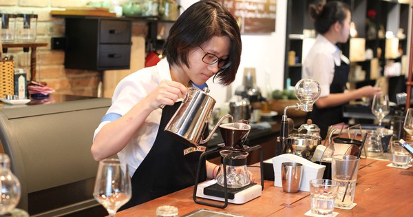 30.000 cửa hàng ăn uống đóng cửa trong nửa đầu năm, chỉ còn chưa đầy 2% người Việt chịu bỏ hơn 100.000 đồng cho một ly cà phê