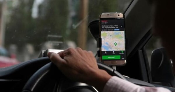 Tài xế công nghệ giảm thu nhập: Grab, Gojek nói gì?