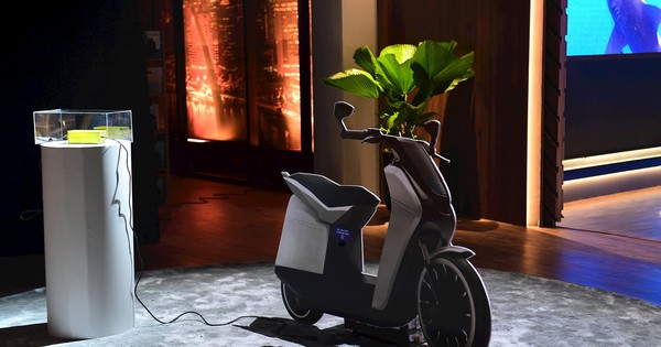 “Dùng công nghệ sạc ô tô cho xe máy nên an toàn” và “1 triệu bộ sạc giúp tiết kiệm điện bằng thủy điện nhỏ”