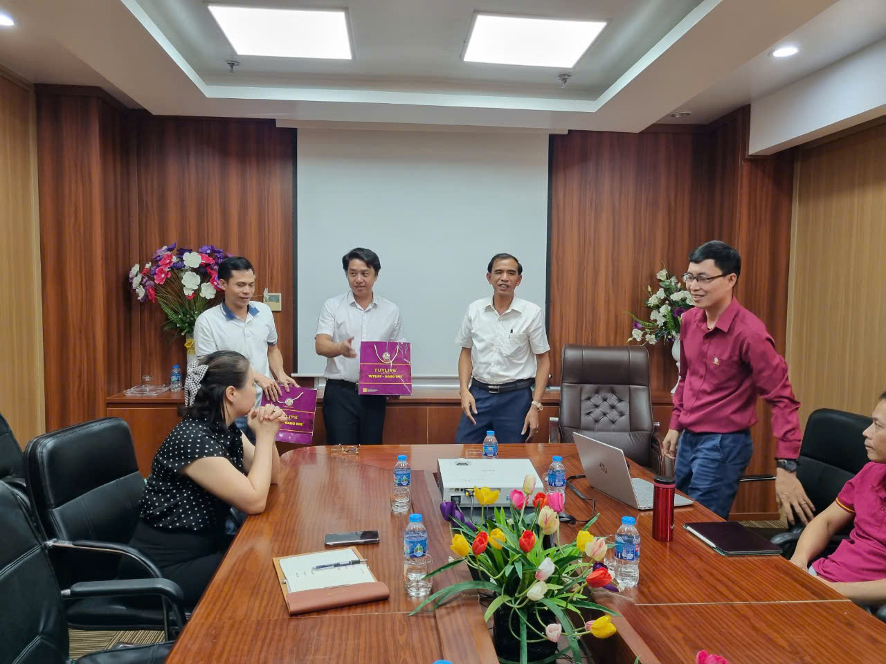 Công Ty Sơn TLG – Tuylips group Chiến Lược Marketing Xanh Cho Định Hướng Phát Triển Bền Vững