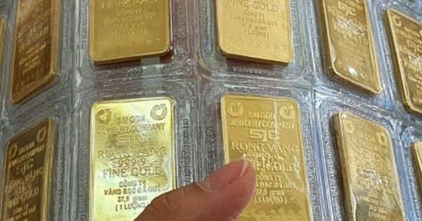SJC bán vàng ‘thả phanh’ trong ngày độc thân, khách mua bao nhiêu cũng có
