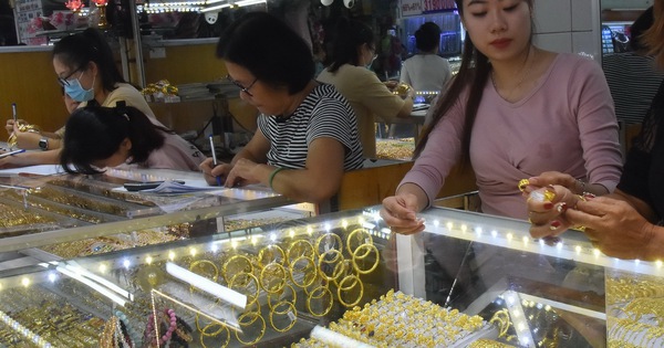 Giá vàng hôm nay, 13-11: Tiếp tục giảm mạnh