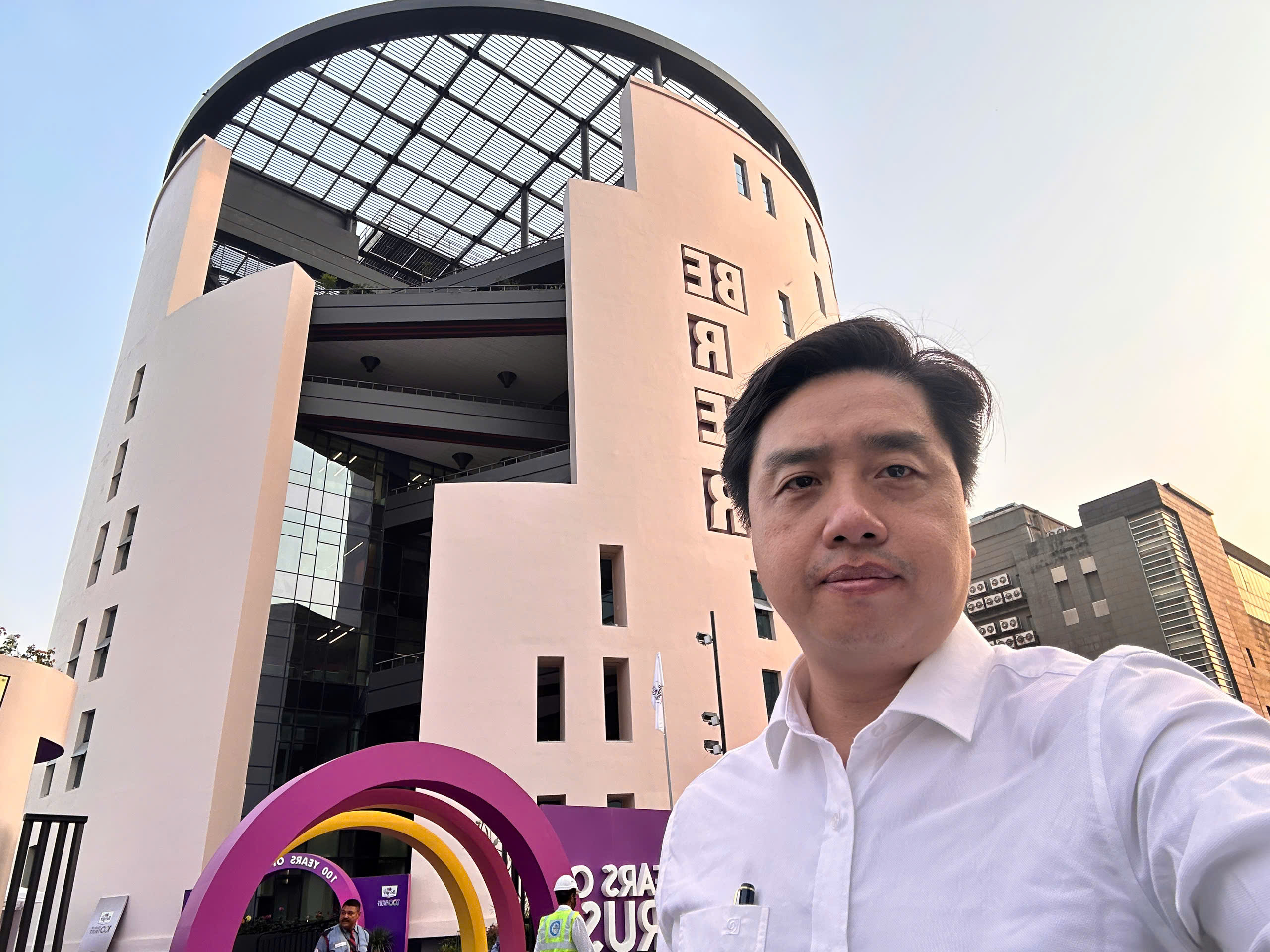 Tư Duy Lãnh Đạo: Khám Phá Những Bí Quyết Thành Công Từ Các Tập Đoàn Hàng Đầu